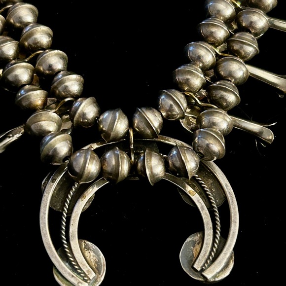 Pretty & dainty Sleeping Beauty Squash Blossom! Vintage Sterling and turquoise - Picture 8 of 12